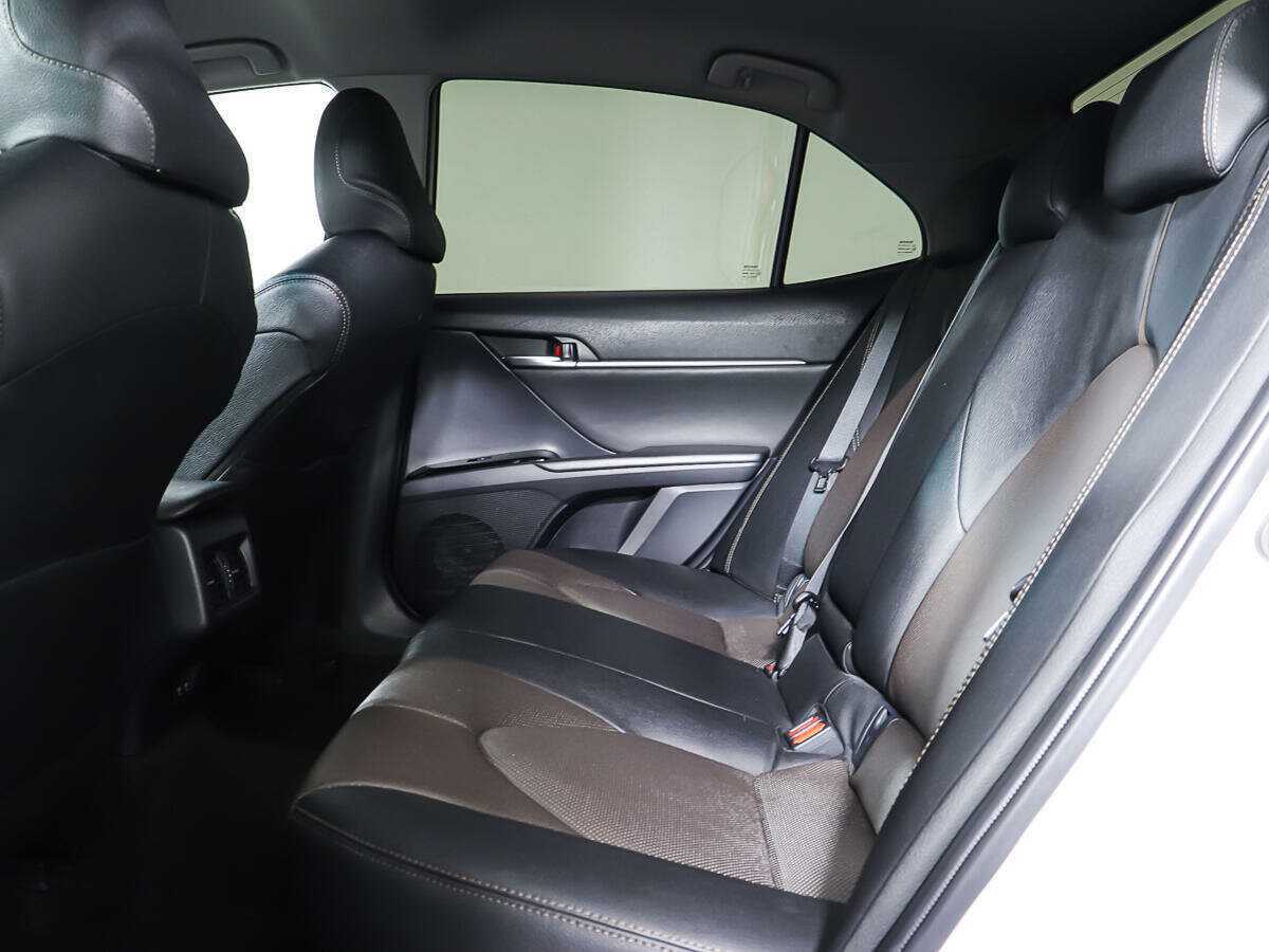 Toyota Camry с пробегом — 2020 год. Фото: #9