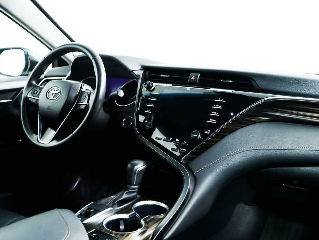 Toyota Camry с пробегом — 2018 год. Фото: #8