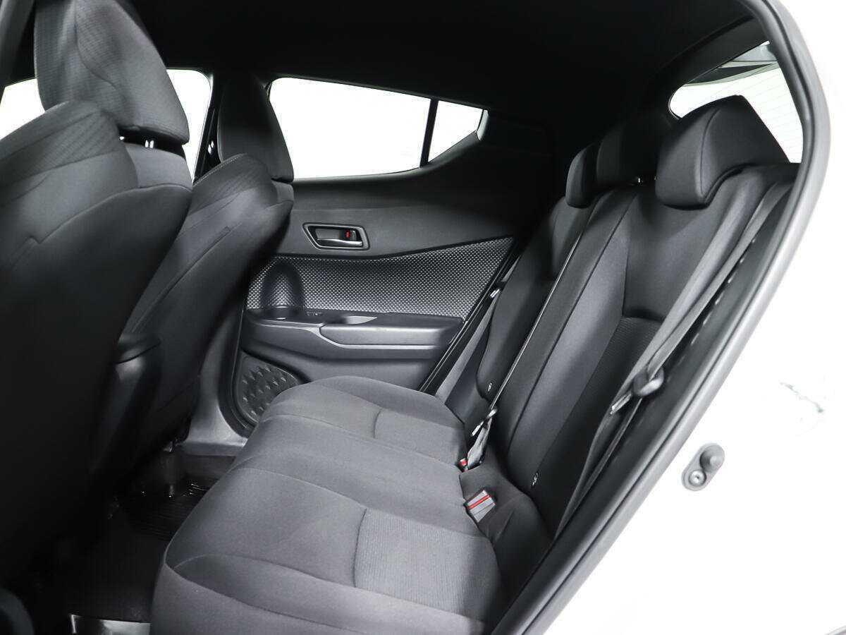 Toyota C-HR с пробегом — 2018 год. Фото: #9