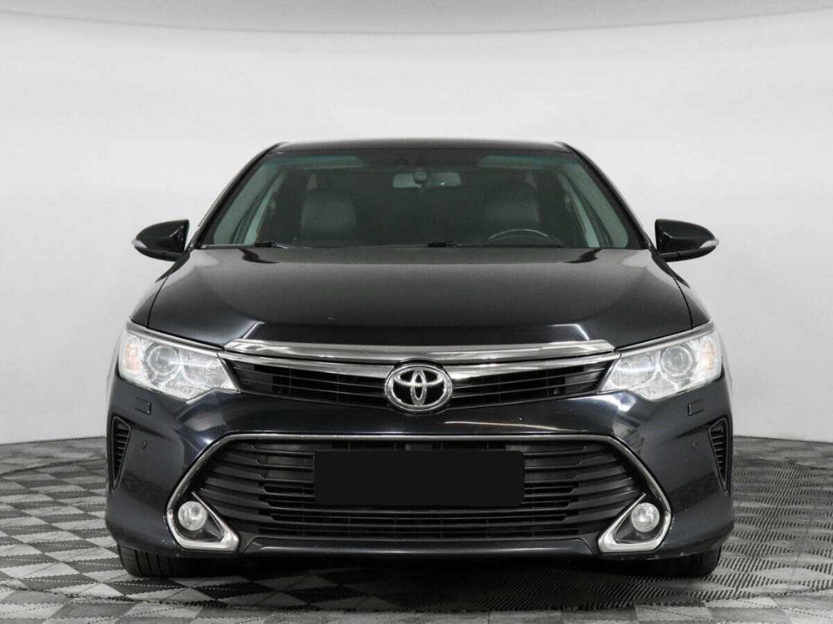 Toyota Camry с пробегом — 2016 год. Фото: #1