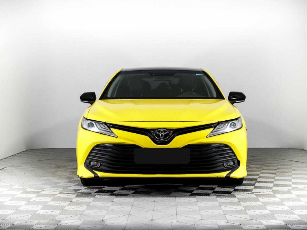 Toyota Camry с пробегом — 2021 год. Фото: #1