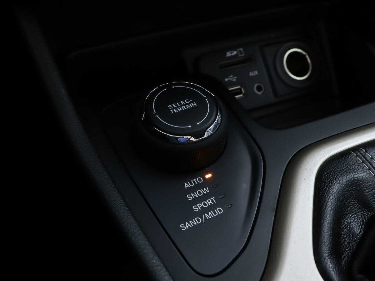 Jeep Cherokee с пробегом — 2014 год. Фото: #19