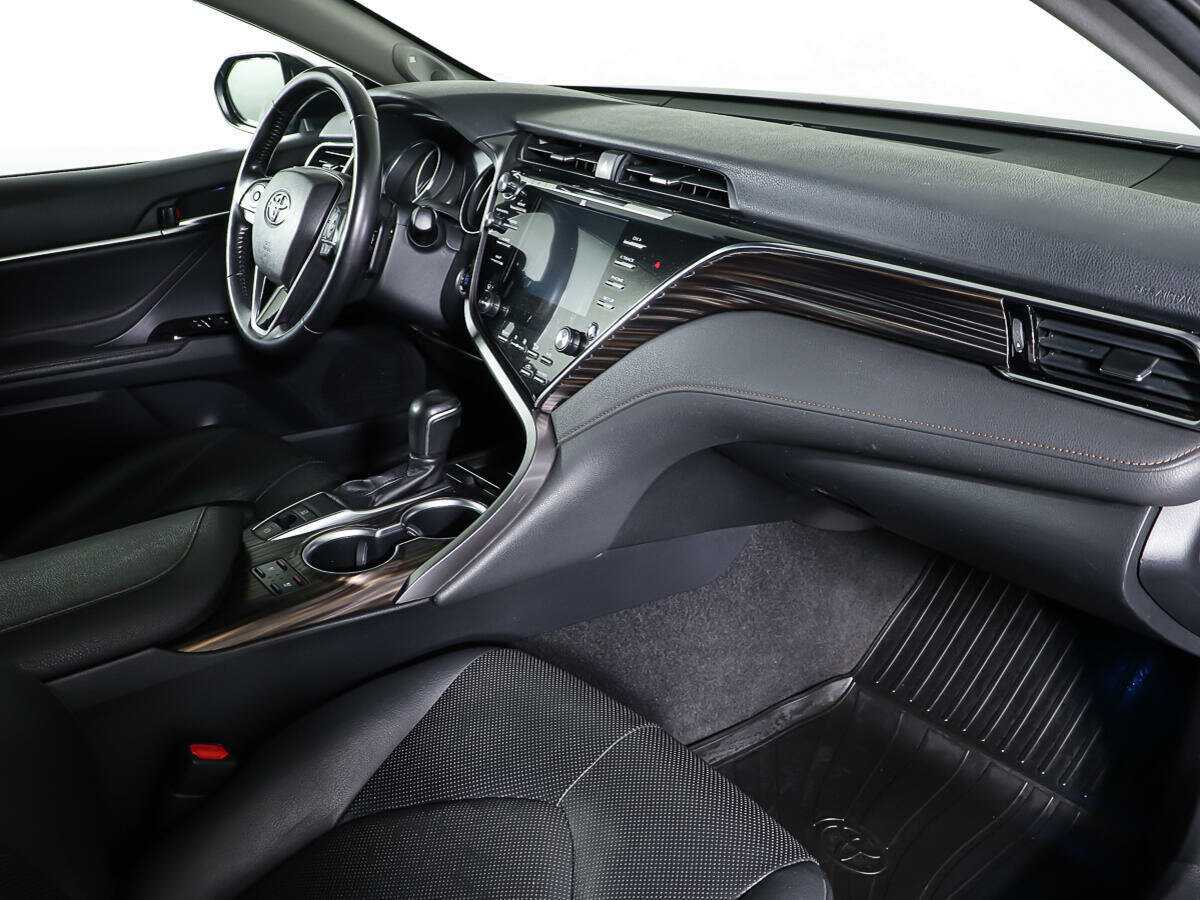 Toyota Camry с пробегом — 2018 год. Фото: #8