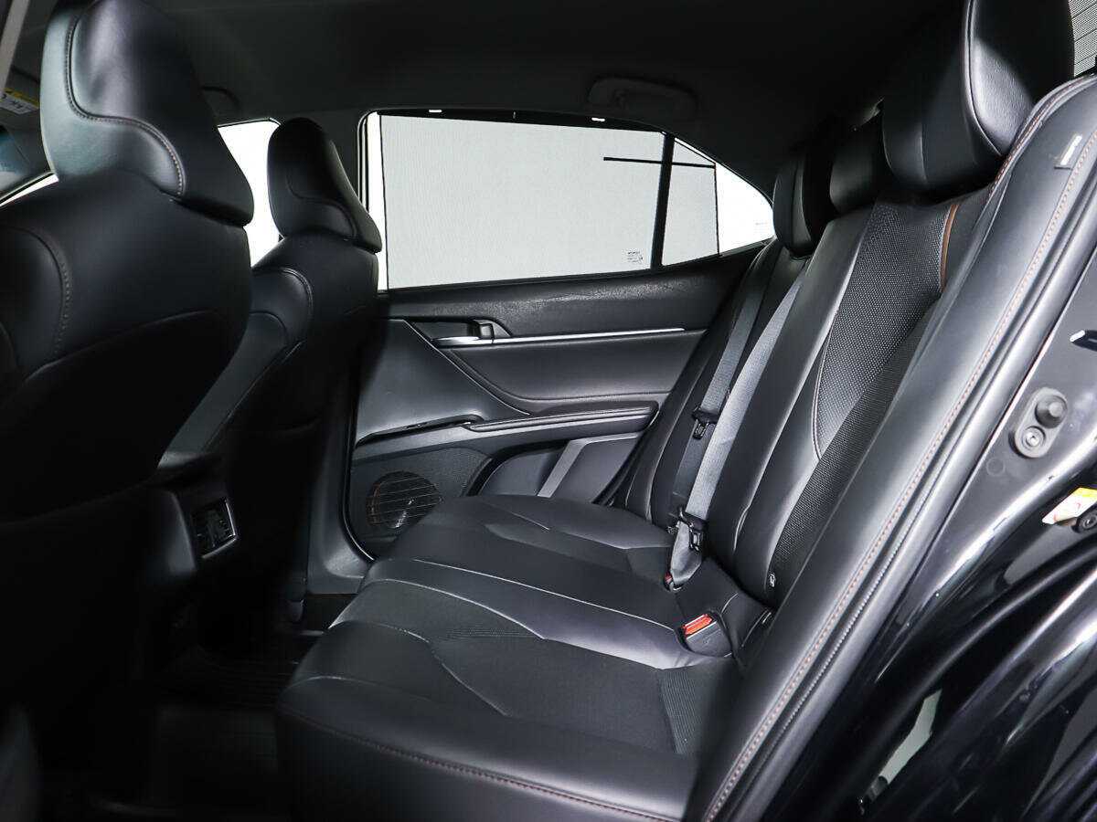 Toyota Camry с пробегом — 2018 год. Фото: #9