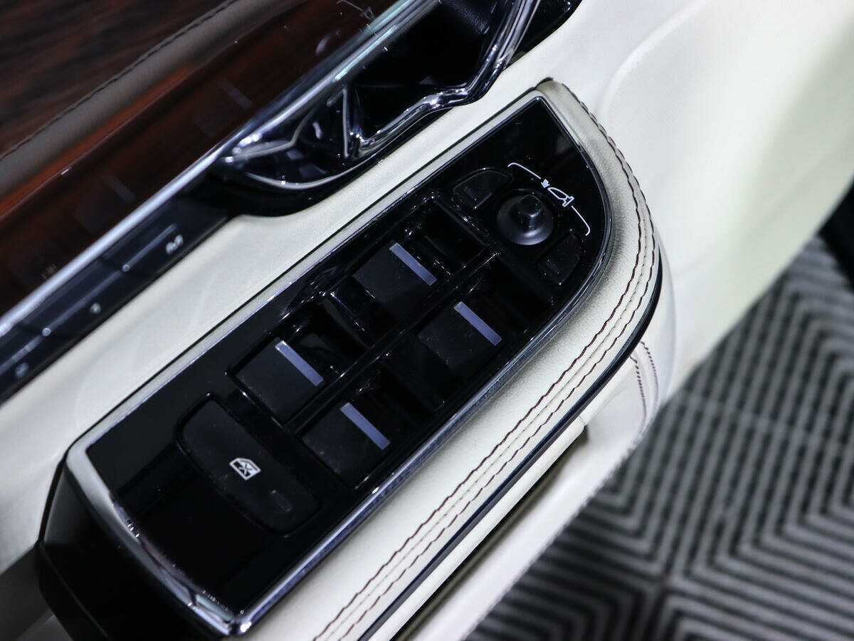 Jaguar XJ с пробегом — 2014 год. Фото: #24