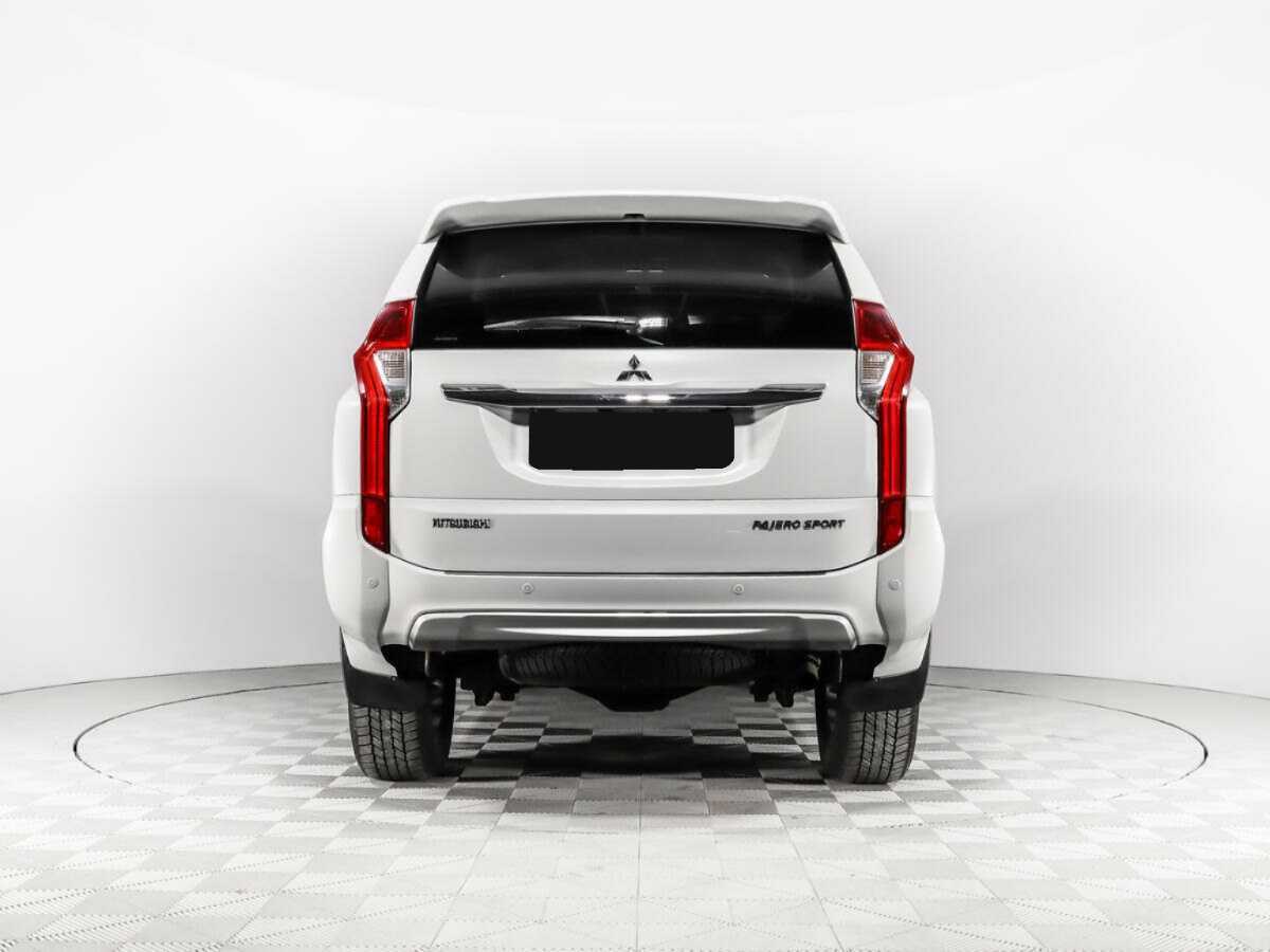Mitsubishi Pajero Sport с пробегом — 2017 год. Фото: #5