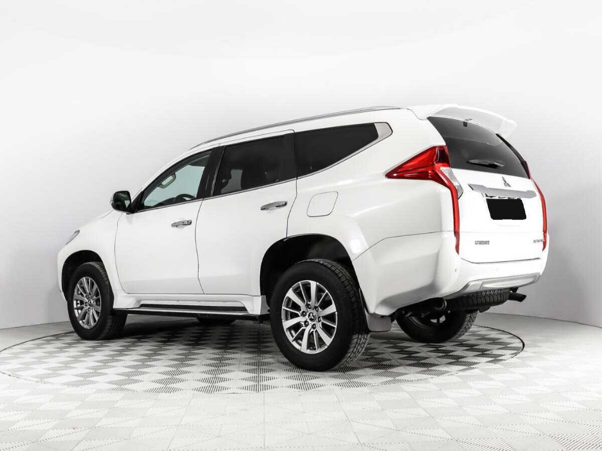 Mitsubishi Pajero Sport с пробегом — 2017 год. Фото: #6