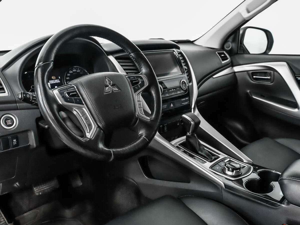 Mitsubishi Pajero Sport с пробегом — 2017 год. Фото: #8