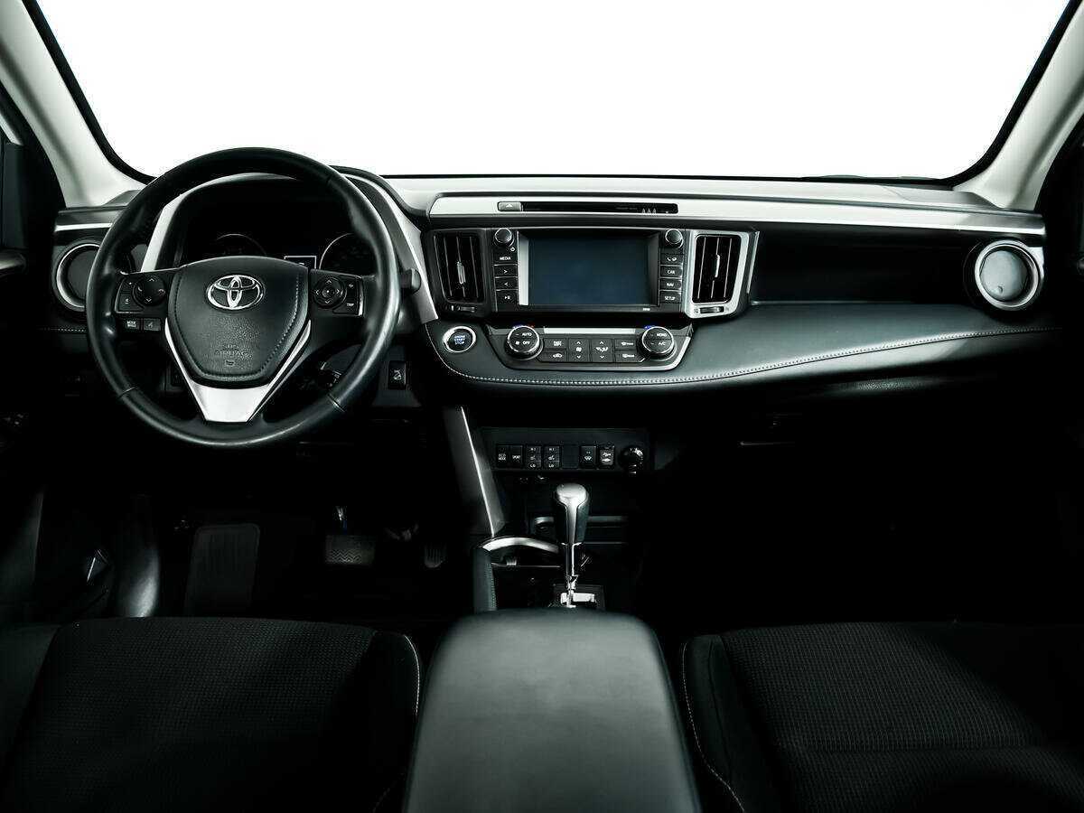 Toyota RAV4 с пробегом — 2018 год. Фото: #10