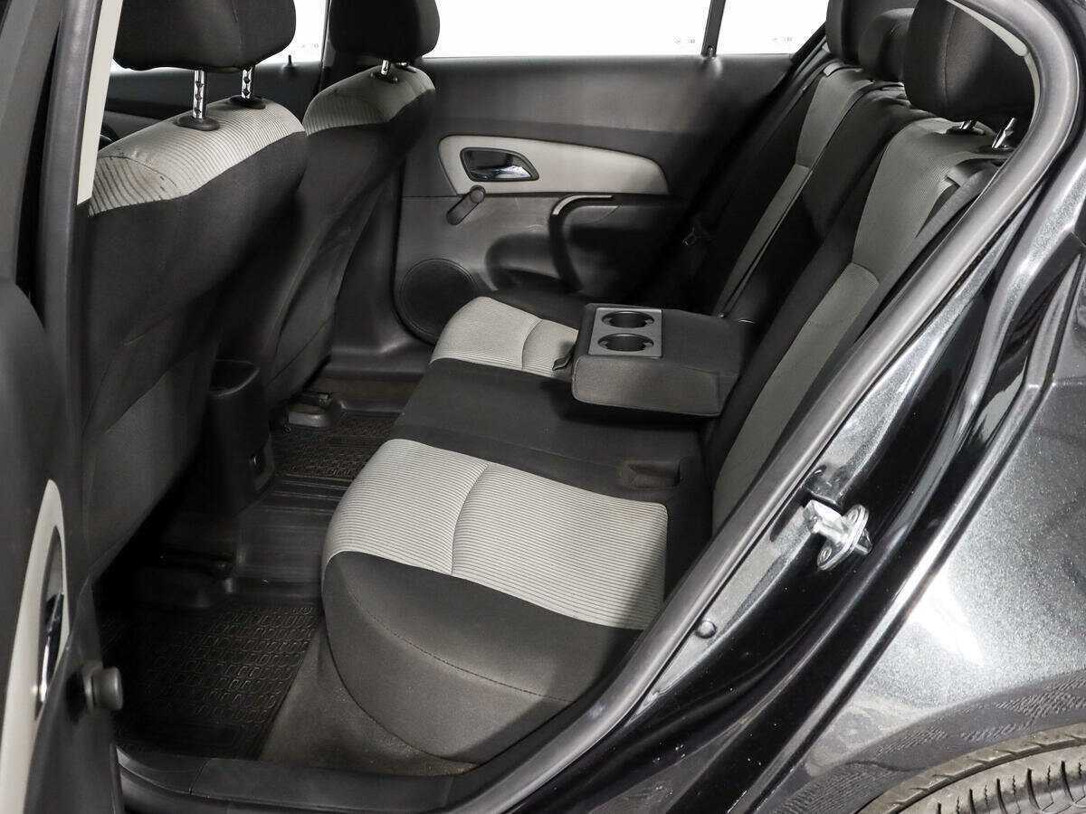 Chevrolet Cruze с пробегом — 2012 год. Фото: #9