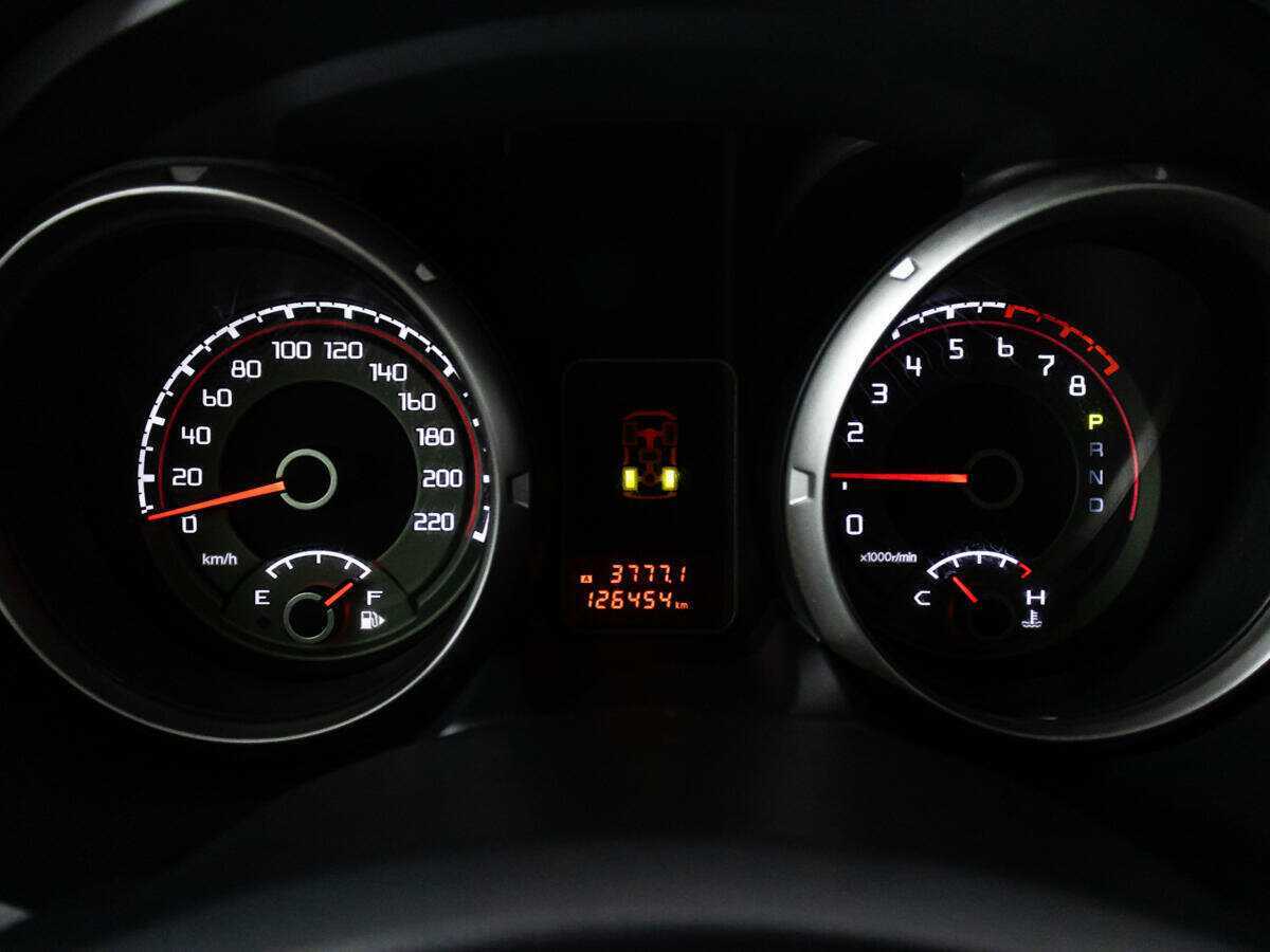 Mitsubishi Pajero с пробегом — 2015 год. Фото: #11