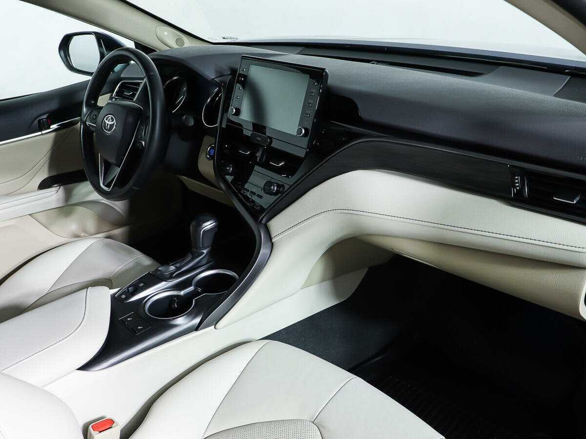Toyota Camry с пробегом — 2021 год. Фото: #7
