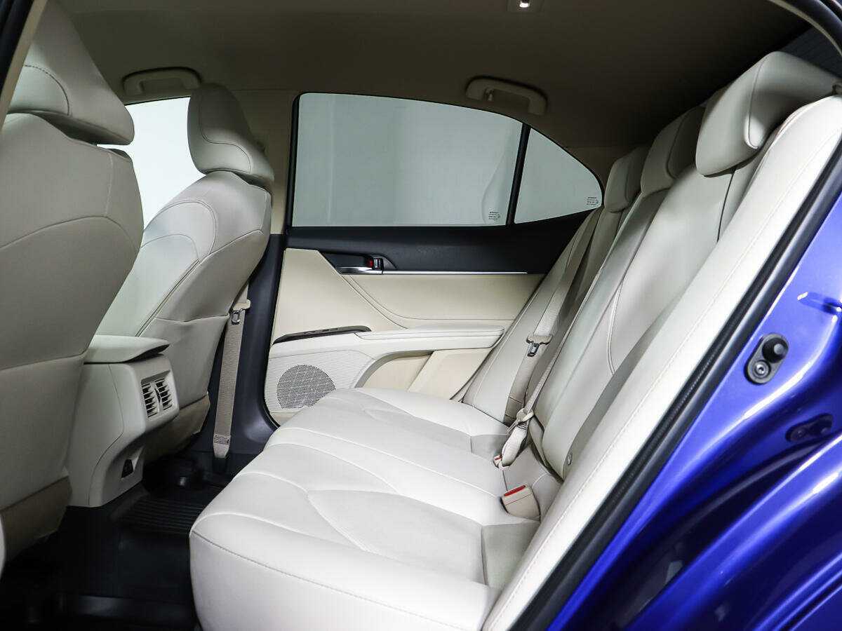 Toyota Camry с пробегом — 2021 год. Фото: #8