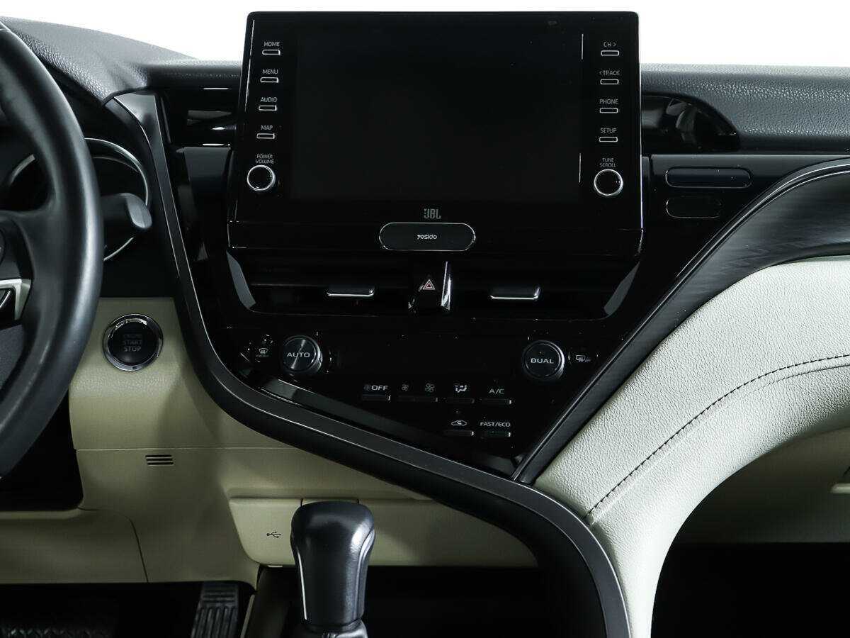 Toyota Camry с пробегом — 2021 год. Фото: #10