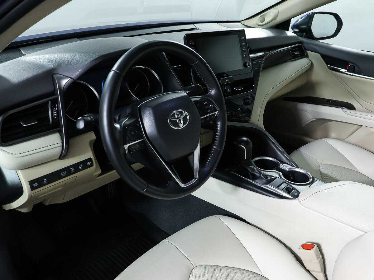 Toyota Camry с пробегом — 2021 год. Фото: #11