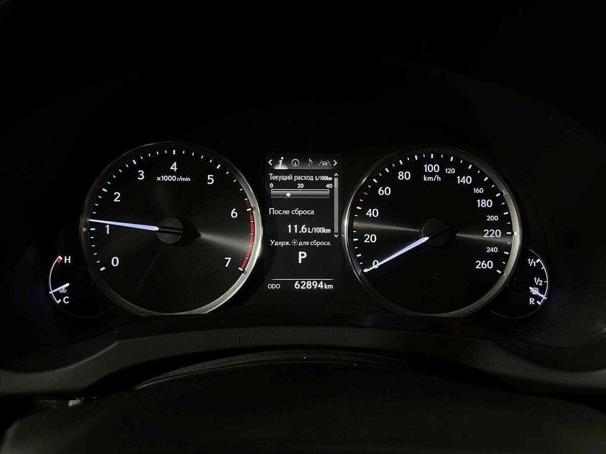 Lexus IS с пробегом — 2018 год. Фото: #8