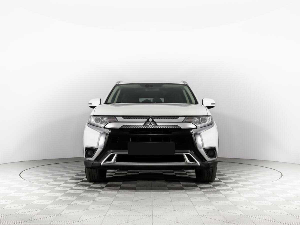 Mitsubishi Outlander с пробегом — 2020 год. Фото: #1