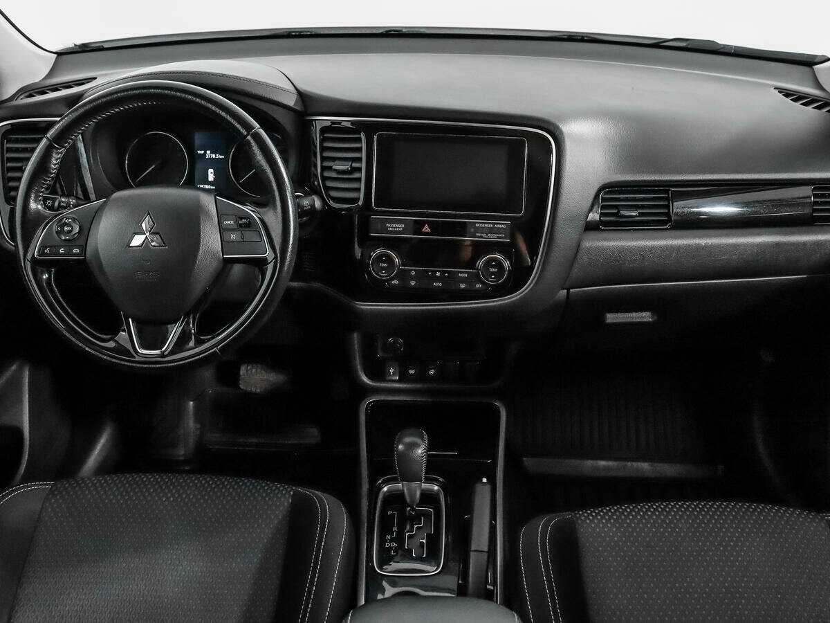 Mitsubishi Outlander с пробегом — 2020 год. Фото: #12