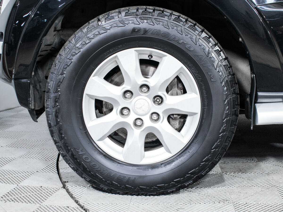 Mitsubishi Pajero с пробегом — 2014 год. Фото: #12