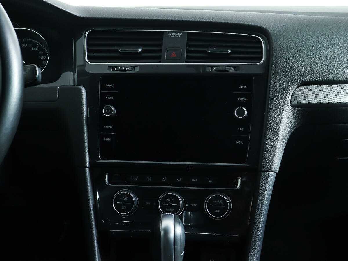 Volkswagen Golf с пробегом — 2018 год. Фото: #12