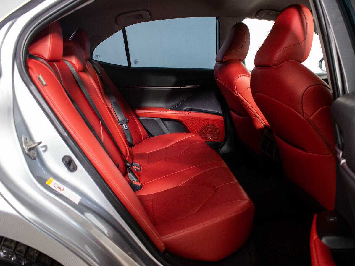 Toyota Camry с пробегом — 2019 год. Фото: #9