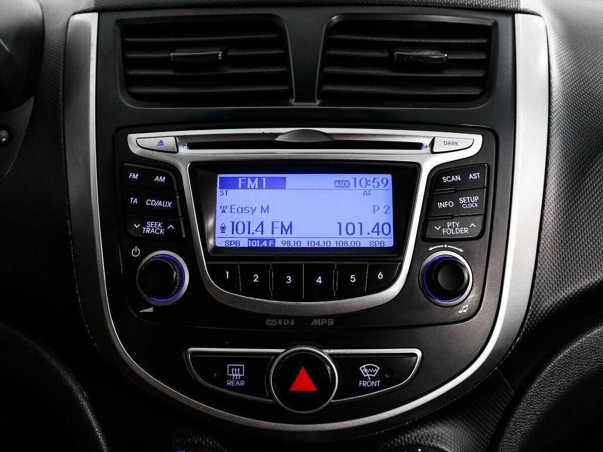 Hyundai Solaris с пробегом — 2013 год. Фото: #12