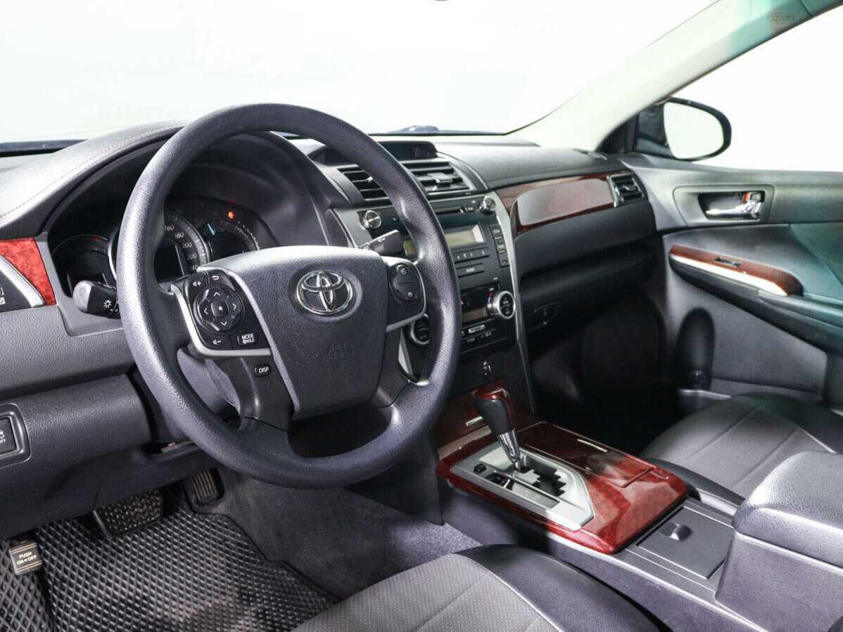 Toyota Camry с пробегом — 2013 год. Фото: #13