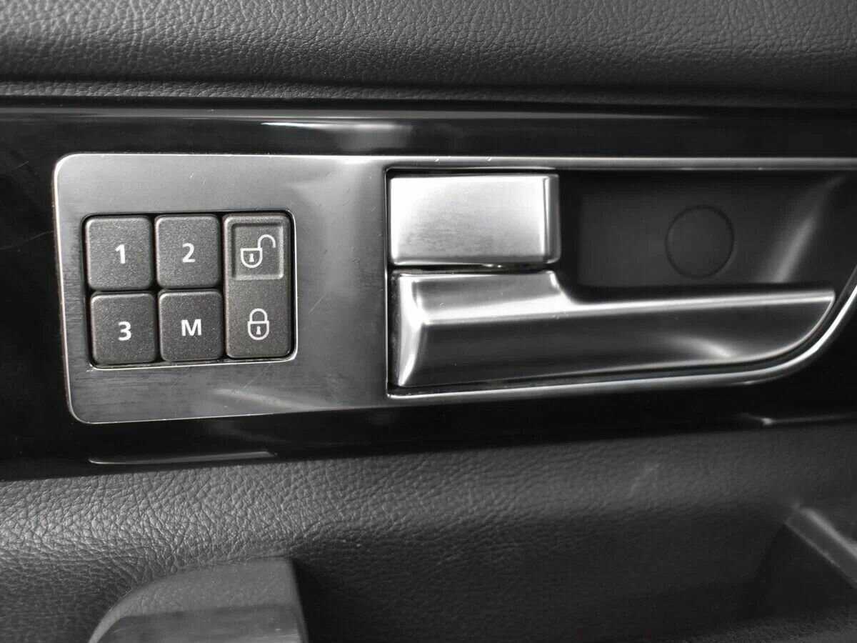 Land Rover Discovery с пробегом — 2014 год. Фото: #17