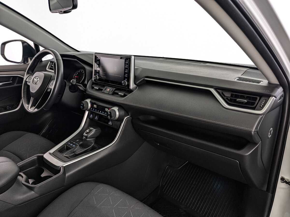 Toyota RAV4 с пробегом — 2021 год. Фото: #8