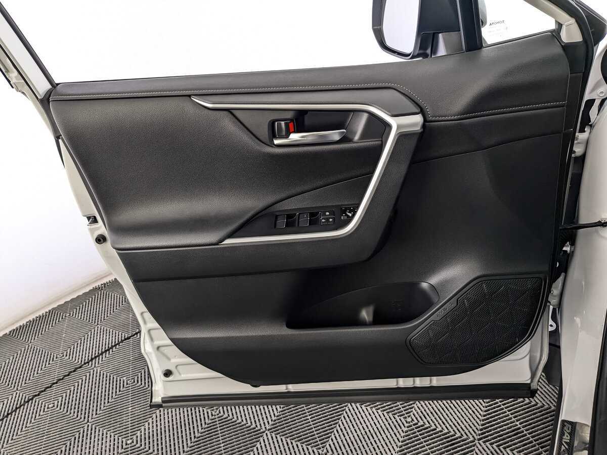 Toyota RAV4 с пробегом — 2021 год. Фото: #14