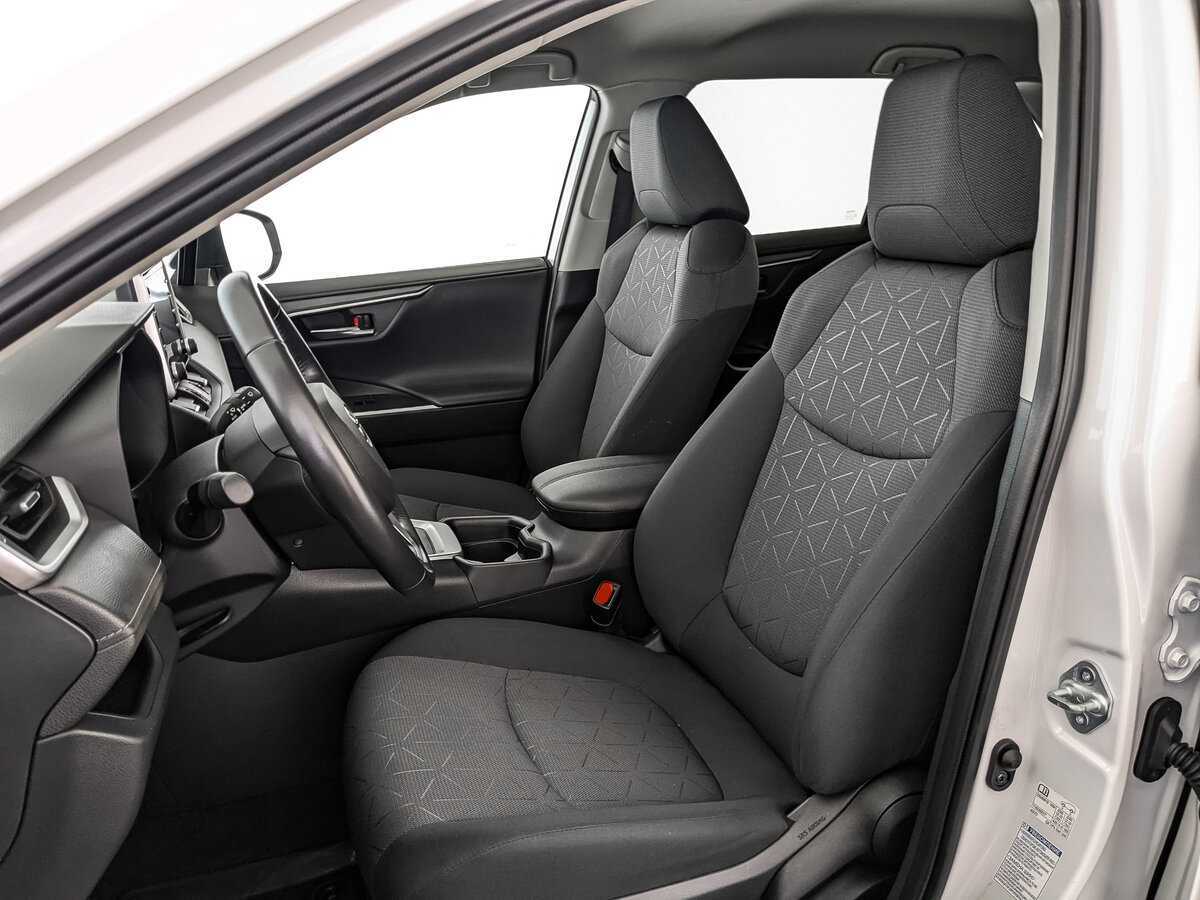Toyota RAV4 с пробегом — 2021 год. Фото: #15