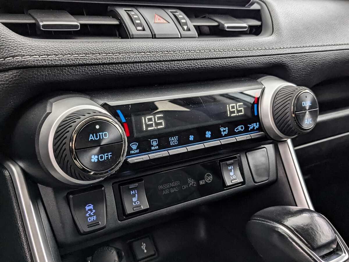 Toyota RAV4 с пробегом — 2021 год. Фото: #16