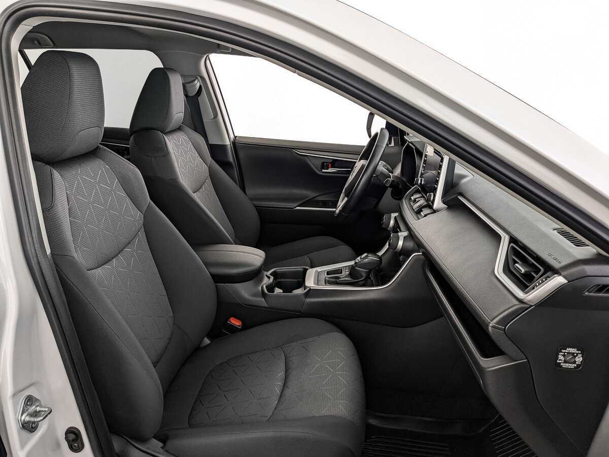 Toyota RAV4 с пробегом — 2021 год. Фото: #19