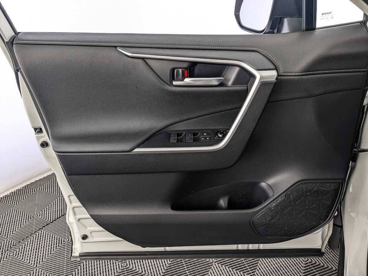 Toyota RAV4 с пробегом — 2021 год. Фото: #14