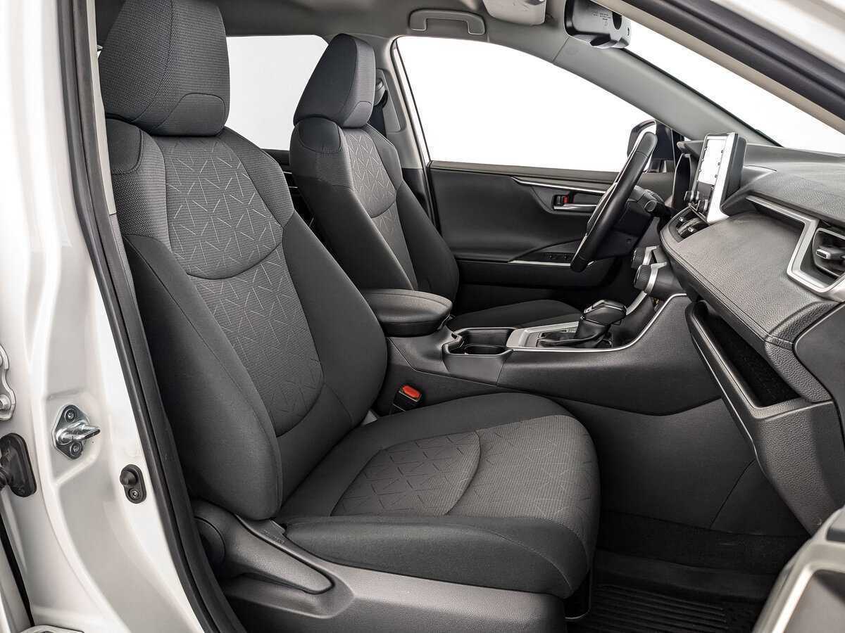 Toyota RAV4 с пробегом — 2021 год. Фото: #19