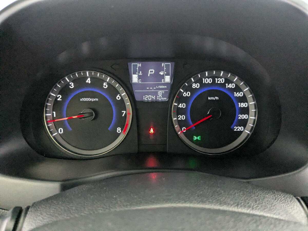 Hyundai Solaris с пробегом — 2015 год. Фото: #10