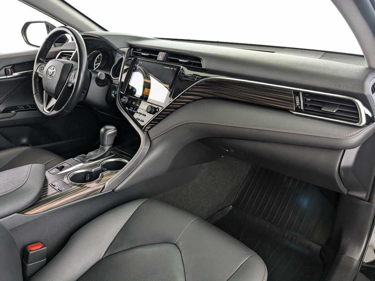 Toyota Camry с пробегом — 2020 год. Фото: #15