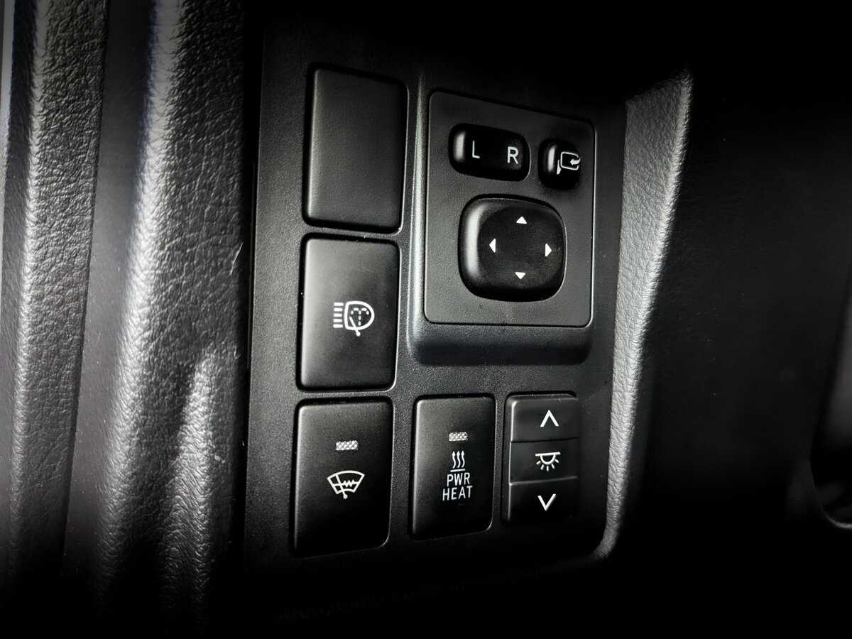 Toyota Land Cruiser Prado с пробегом — 2012 год. Фото: #20