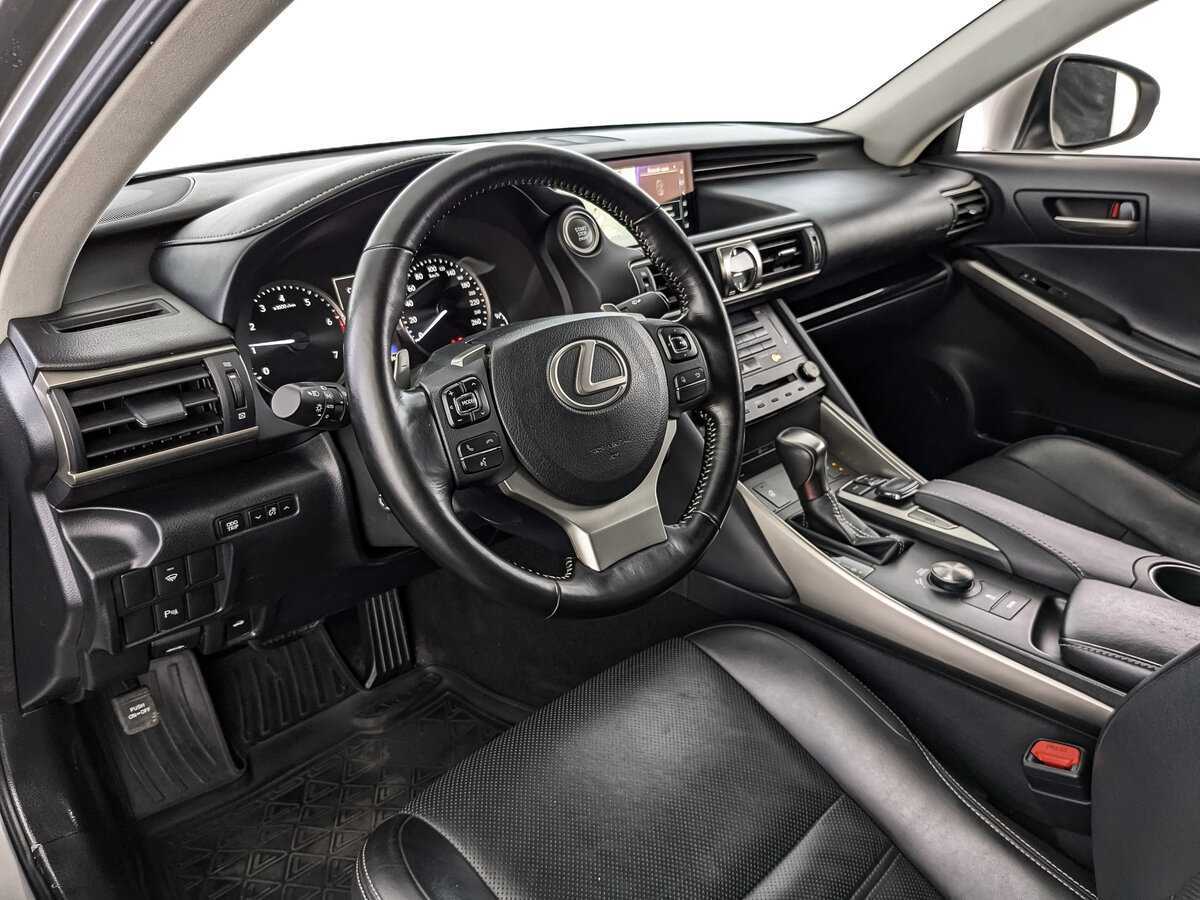 Lexus IS с пробегом — 2018 год. Фото: #10