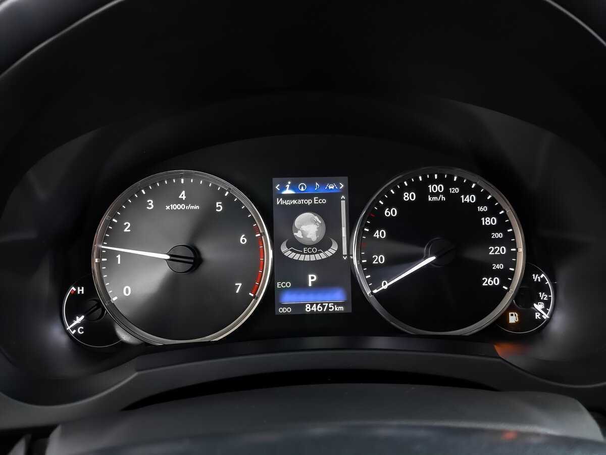 Lexus IS с пробегом — 2018 год. Фото: #11