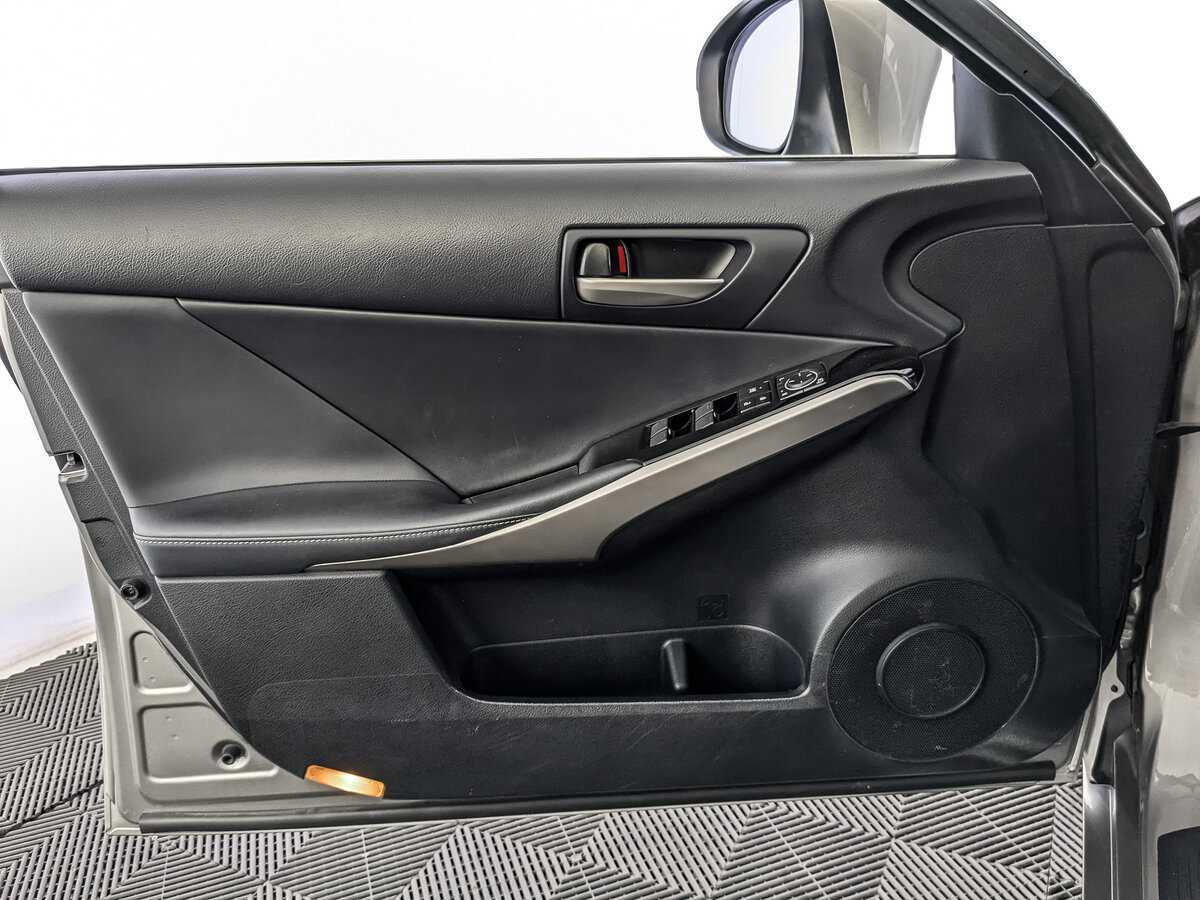 Lexus IS с пробегом — 2018 год. Фото: #14