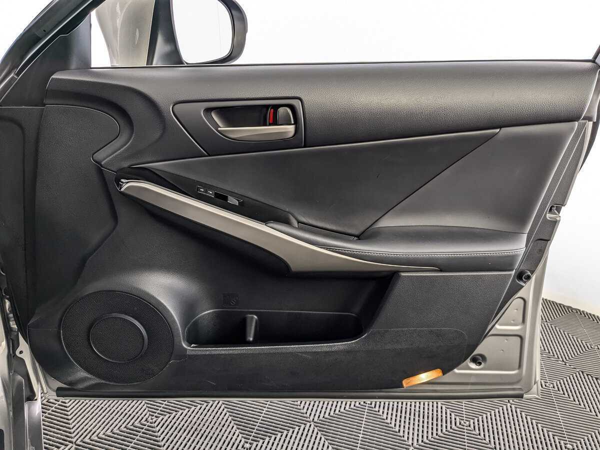 Lexus IS с пробегом — 2018 год. Фото: #20