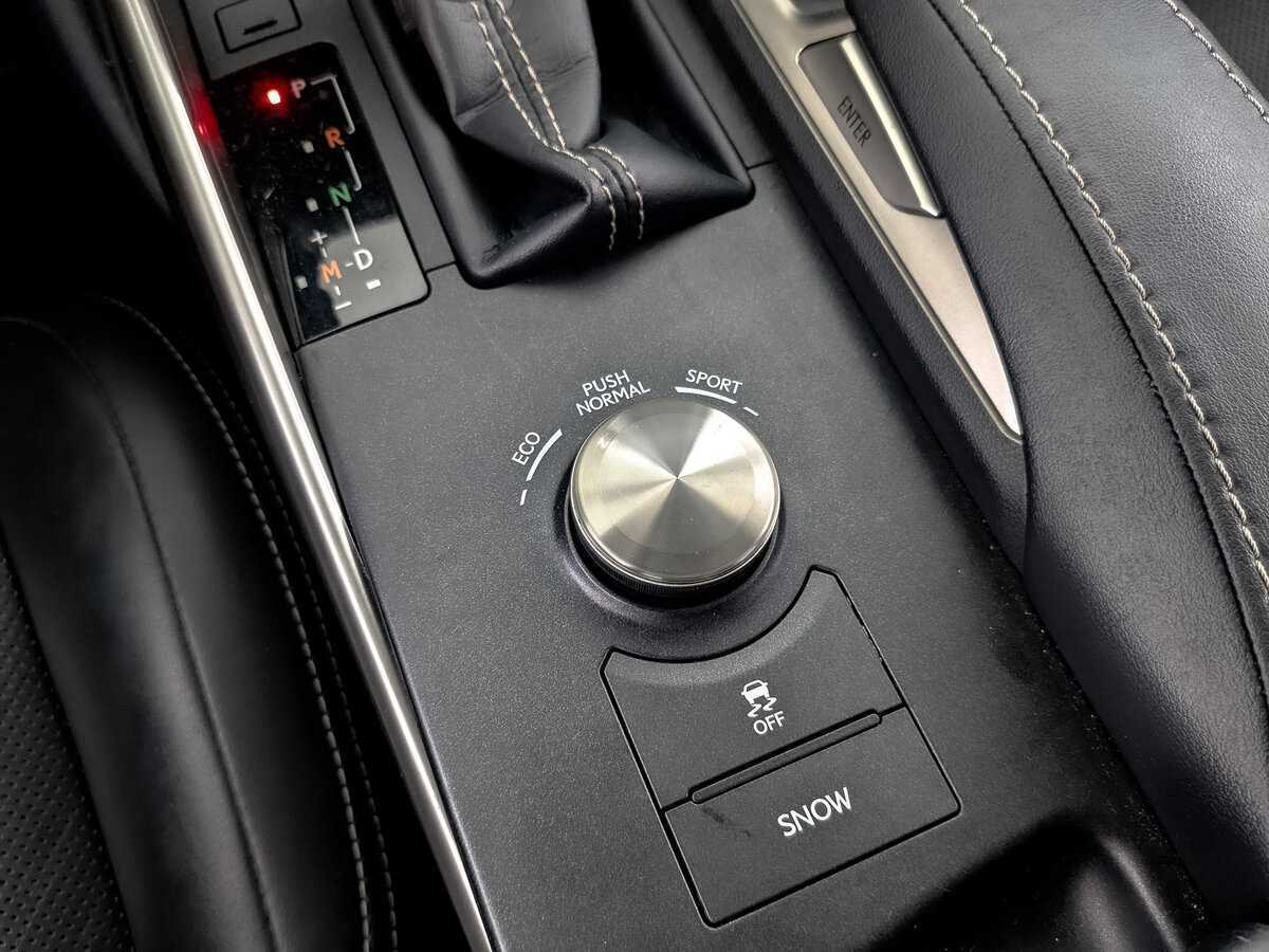 Lexus IS с пробегом — 2018 год. Фото: #22
