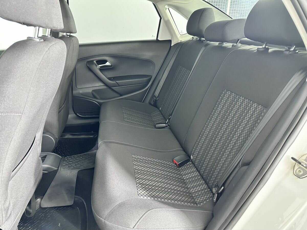 Volkswagen Polo с пробегом — 2016 год. Фото: #13