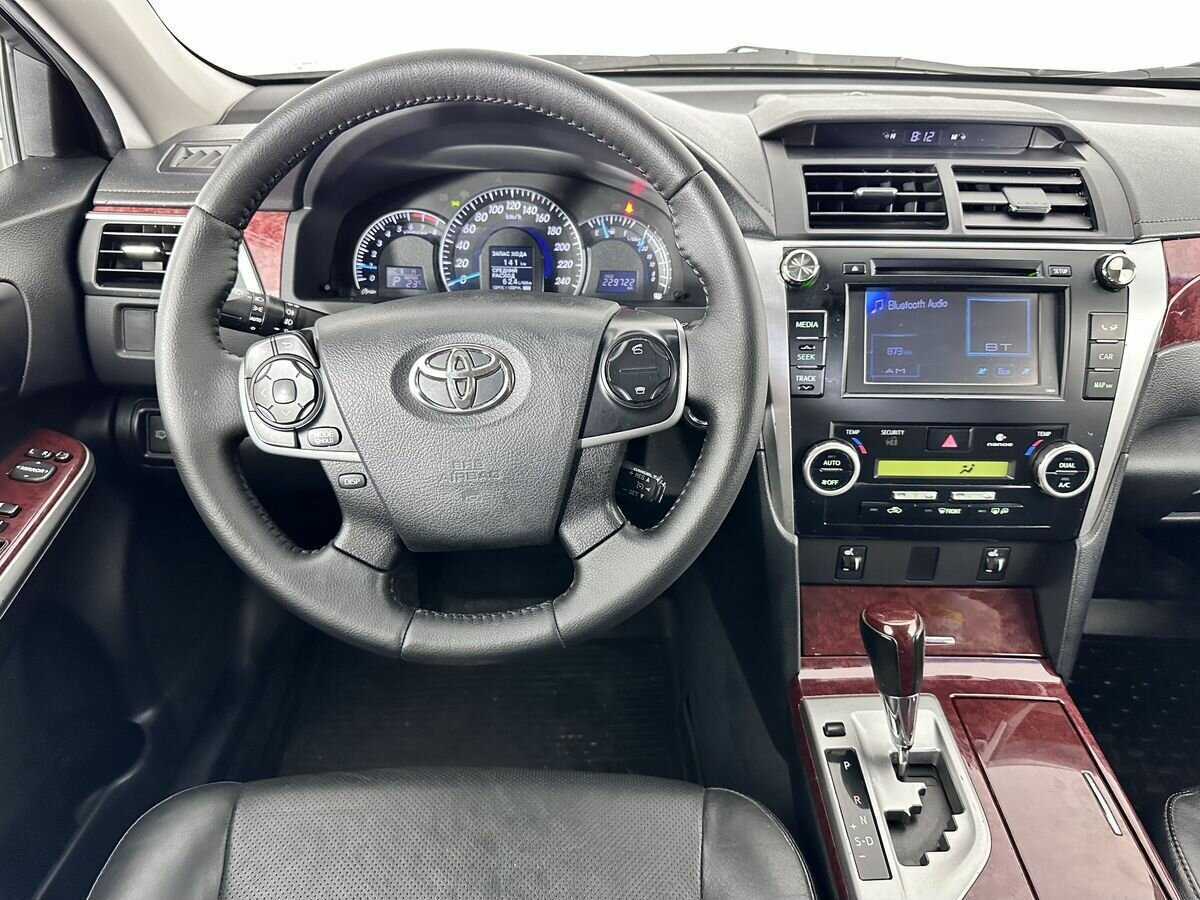 Toyota Camry с пробегом — 2014 год. Фото: #9