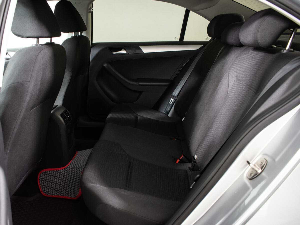 Volkswagen Jetta с пробегом — 2018 год. Фото: #9