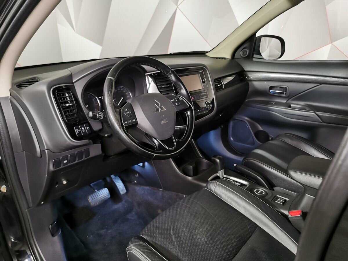 Mitsubishi Outlander с пробегом — 2016 год. Фото: #13