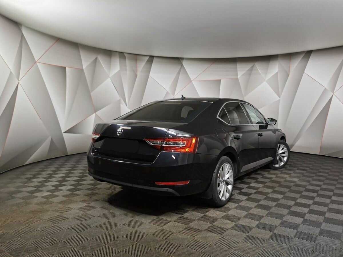 Skoda Superb с пробегом — 2017 год. Фото: #1