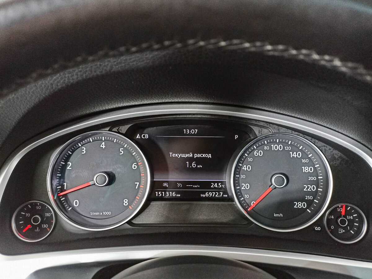 Volkswagen Touareg с пробегом — 2016 год. Фото: #8
