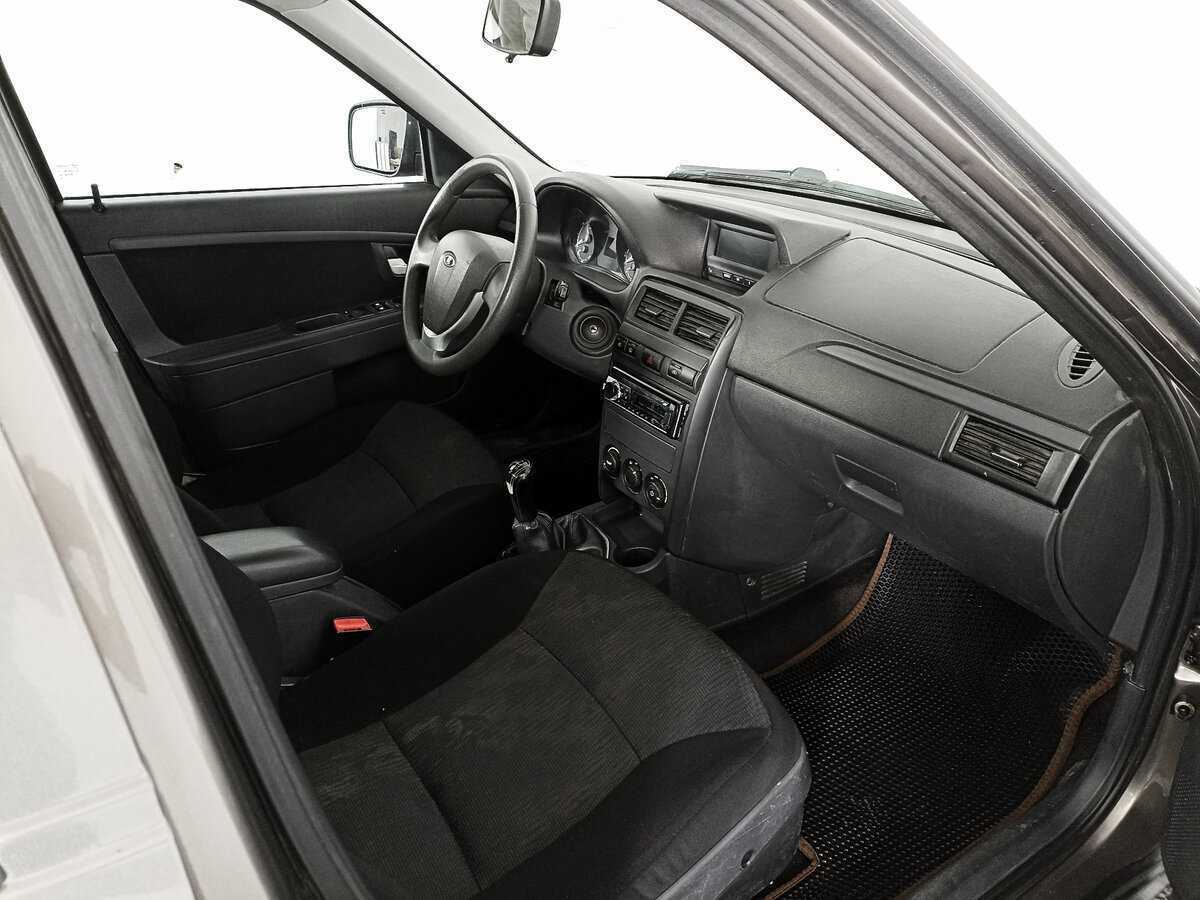 Lada (ВАЗ) Priora с пробегом — 2014 год. Фото: #6